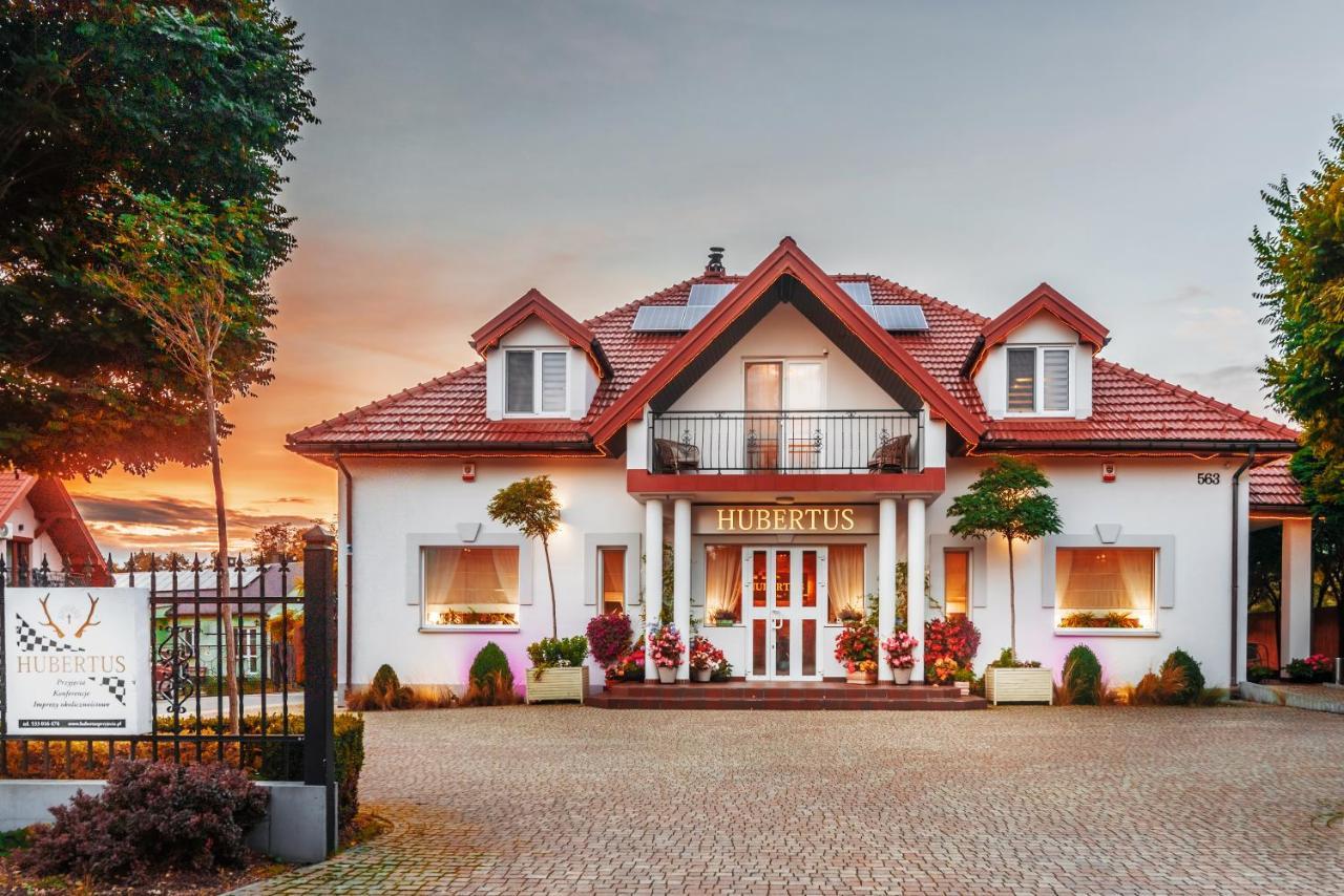 Hubertus Hotel Wola Rzedzinska Exterior foto